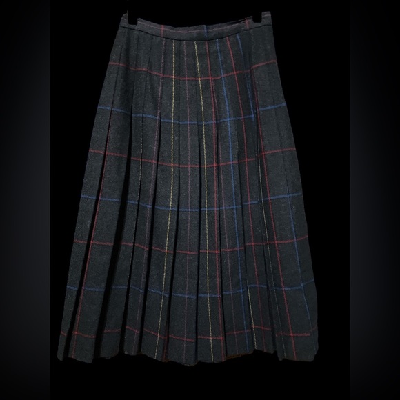 Lovely vintage wool blend pleated skirt. - Picture 1 of 6